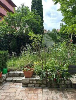 Die Maklerinnen präsentieren: ruhige 3 Zimmer Whg. mit Balkon - Nürnberg