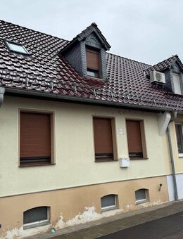 Reihenmittelhaus in beliebter Wohngegend mit drei Garagen - Bernburg (Saale)