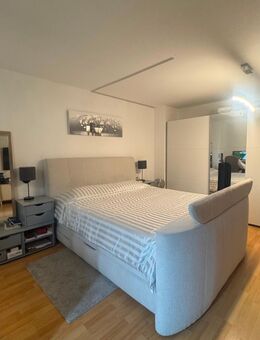 Luxus- Boxspringbett 1.80x2:00 mit integriertem TV-Lift fast - Burgdorf Zentrum