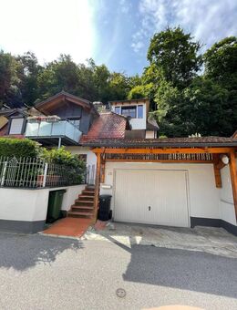 Freistehendes 3-Familien-Wohnhaus mit Garage, Terrasse/Balkon, Garten und herrlichem Ausblick vor den Toren von Regensburg - Nittendorf (Markt)