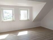 Somborn: komplett neu renovierte 3 Zimmer Wohnung im Dachgeschoss, 2 Etage im 3 Familienhaus - Freigericht