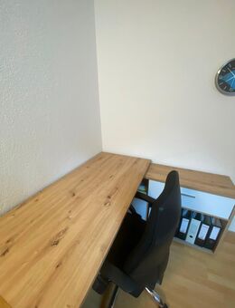 Schreibtisch mit Stuhl - Göppingen Zentrum