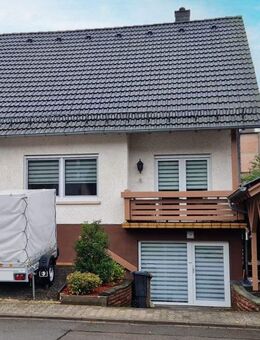 kernsaniertes Einfamilienhaus in ruhiger Waldandlage - Hauptstuhl