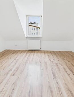 Sanierte und charmante Dachgeschosswohnung - Ludwigshafen (Rhein)