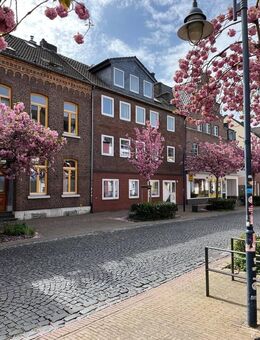 Geschmackvoll sanierte 2,5- Zimmer-Wohnung im Dachgeschoss in zentraler Lage - Meerbusch