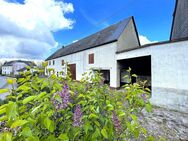 Eifel-Bauernhaus im ruhigen Ort Nähe Ulmen mit 3.134 qm Land, Scheune, Stallungen und Bauland - Auderath