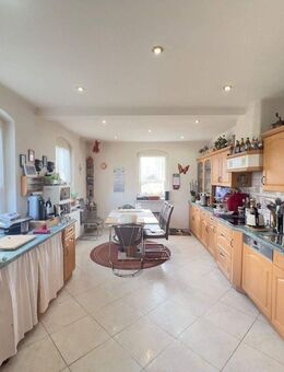 3-Familienhaus in Stein mit Top-Ausstattung: PV-Anlage, Speicher, 3 Garagen & Stellplatz! - Stein (Bayern)