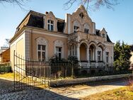Denkmalgeschütztes Bauernhaus mit Remise im historischen Ortskern Alt-Marienfelde - Berlin