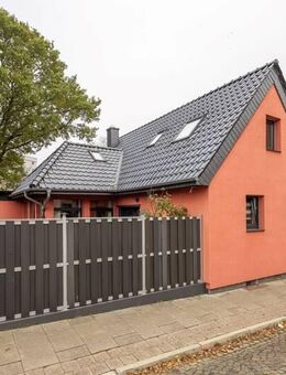 Ebenerdig und zentral wohnen, hier ist es möglich. Saniertes Einfamilienhaus mit Einliegerwohnung - Bremen