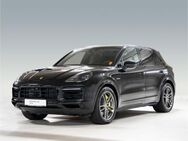 Porsche Cayenne, E-Hybrid Abstandsregeltempostat, Jahr 2021 - Stuttgart