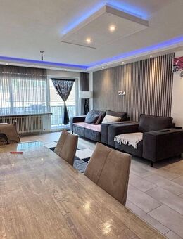 Elegante 3,5-Zimmer-Wohnung mit Balkon, Einbauküche und Garage - Velbert