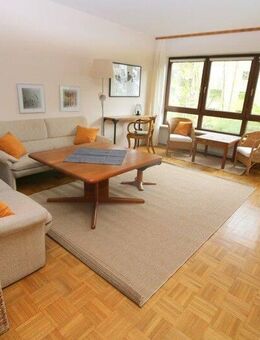MÖBLIERTE,schöne helle 3,5 Zimmer-Wohnung mit Sonnenloggia u. TG Stellplatz im Zentrum von Erlangen - Erlangen