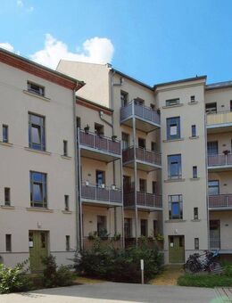 :-) Schöne 3-Zimmer-Wohnung mit Balkon + Parkett + Wanne u. Dusche + gepflegtes Mehrfamilienhaus - Leipzig