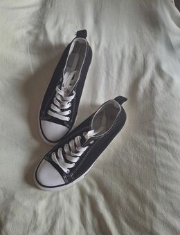 neue Sneaker - Helmstedt