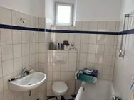 Frisch sanierte Zweizimmer Wohnung 300 Meter von der Fachhochschule Niederrhein West - Krefeld