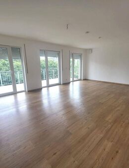 Neuwertige 4-Zimmer-Wohnung mit großem Balkon in Gaimersheim - Gaimersheim