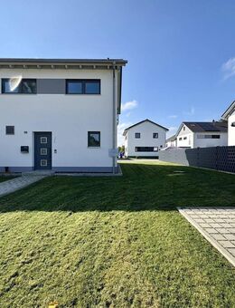 Moderne Doppelhaushälfte mit herrlichem Grundstück in Lauingen - Lauingen (Donau)