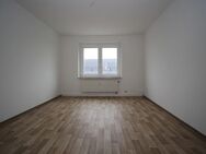 **Stabile und CO² neutrale Heizkosten!!! Neu renovierte 4-Zimmer-Wohnung zu vermieten** - Reuth (Sachsen)