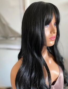 Schwarze Perücke mit Pony | wellige lange Haare | ca. 60 cm | NEU - Berlin