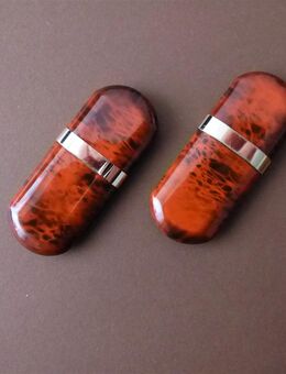 SEHR kleines Gas “Mini“ Feuerzeug NEU Selten, Originell, Schön. NUR 6,5 cm x 2,7 cm. Aussergewöhnlich edle "Holzoptik" perfekte Nachbildung von "Edel-Holz". Handschmeichler. SEHR kleines Gas Feuerzeug: passt in Hartgeldtasche einer Jeans !!. - Bad Oeynhausen
