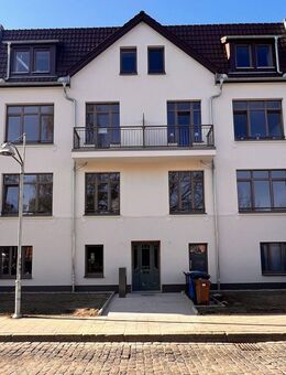 Kernsanierte 3 Zimmer Wohnung mit Fahrstuhl und zwei Balkonen im Bahnhofsviertel - Rostock