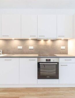 Lichtdurchflutete Wohnkultur mit moderner Einbauküche, Balkon und Tiefgaragenstellplatz - Frankfurt (Main)