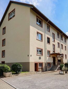 Stilvoll modernisierte 3-Zimmer-Wohnung mit Carport in ruhiger und zentrumsnaher Lage von Schopfheim - Schopfheim