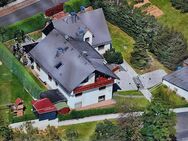 Großzügiges Wohnen in zwei Häusern auf großem Grundstück. - Beselich