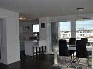 von Privat - Penthouseflair, bezugsfrei und neuwertig, sehr hell und tolle Aussicht, Balkon, EBK - Böblingen