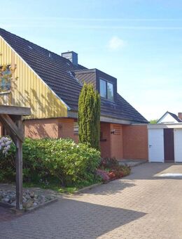 Großes Einfamilienhaus mit Garage und Carport in ruhiger Lage in Brunsbüttel - Brunsbüttel