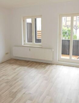 Freundliche Wohnung mit MINI -EBK & kleiner Terrasse mitten in der INNENSTADT! - Güstrow