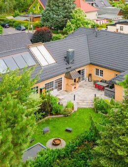 Innenpool, Sauna, Kamin, vier Bäder/WCs, Garage usw.: Fantastisches Ein-/Zweifamilienhaus in Hönow - Hoppegarten