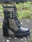 Gr. 38, High Heels ( Biker ) Stiefeletten, schwarz, NIETEN + Schnallen silber ( Sergio Todzi ) in 63486