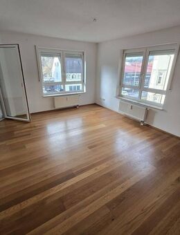 Helle, gepflegte 3-Zi-Wohnung mit Einbauküche, Balkon und Tiefgaragenstellplatz in guter Lage - Schwäbisch Hall