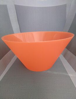 Orangerote Kunststoff-Schüssel von IKEA - Hannover Vahrenwald-List