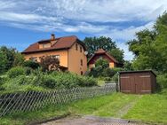 Einfamilienhaus mit großem Grundstück in Alleinlage mit Einliegerwohnung und 3 Garagen - Lippersdorf-Erdmannsdorf