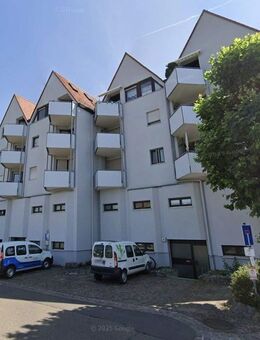 Frisch renovierte 2-Zimmer-Wohnung mit Balkon direkt am Marktplatz in Neckarwestheim - Neckarwestheim