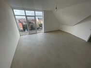 Hochwertig sanierte, zentrale 2 RW mit Balkon, FuBo-HZG, Wanne + Dusche, Abstellraum, Stellplatz - Zeitz