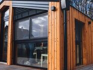 Gute Nachbarschaft treffen auf Vielfältigkeit mit harmonischen Holzfassaden in Eckenthal - Eckental