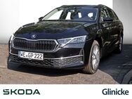 Skoda Octavia, 2.0 TDI Combi Selection, Jahr 2022 - Weimar