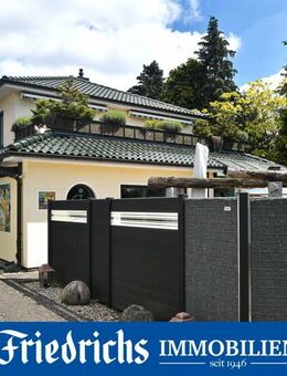 Hochwertig ausgestattetes Wohnhaus mit Wintergarten, Garage, Terrasse und Balkon in Bad Zwischenahn - Bad Zwischenahn