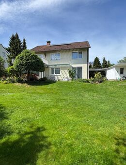 Exklusives Zweifamilienhaus mit großzügigem Garten in Toplage - Stein (Bayern)
