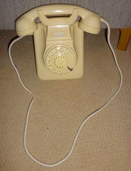 Telefon (12) Tisch-, Wandapparat, W49 in weiß, Hersteller Firma Hagenuk, Baujahr 5.60. - Schönau (Baden-Württemberg)
