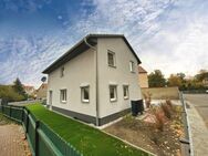 Neues Einfamilienhaus mit Carport und komplett angelegtem Garten + EBK in Meuselwitz zu verkaufen - Meuselwitz