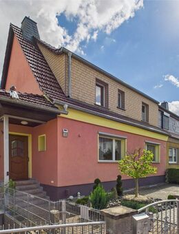 RESERVIERT: Zu Hause wohlfühlen - Doppelhaushälfte mit viel Platz und Einliegerwohnung zu verkaufen - Blankenhain