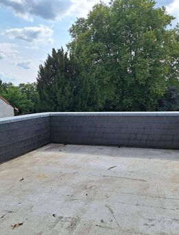 ***Zentrale Lage: Schicke Altbauwohnung mit Terrasse.*** - Bad Homburg (Höhe)