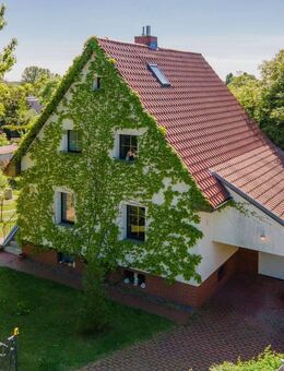 Einfamilienhaus Kaulsdorf - Mit wohnlichem Souterrain & Dachgeschoss, drei Bädern, Kamin, Garage usw - Berlin