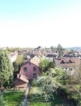 Kernsanierte 3,5 Zi.- DG Wohnung in 70374 Stuttgart - Bad Cannstatt, ruhige Lage im Grünen mit traumhafter Aussicht - Stuttgart