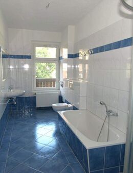 2-Raum WE, gute Lage 1 OG, Tageslichtbad, großer Balkon, Küche mit Balkonausgang, Fenster, - Leipzig