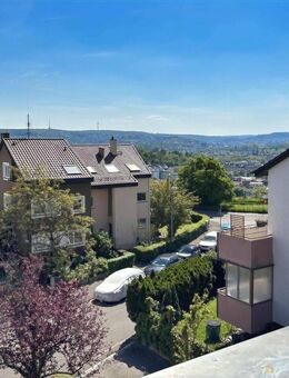 Großzügige 4-Zimmer-DG-Wohnung mit Garage und Top-Aussicht - Stuttgart